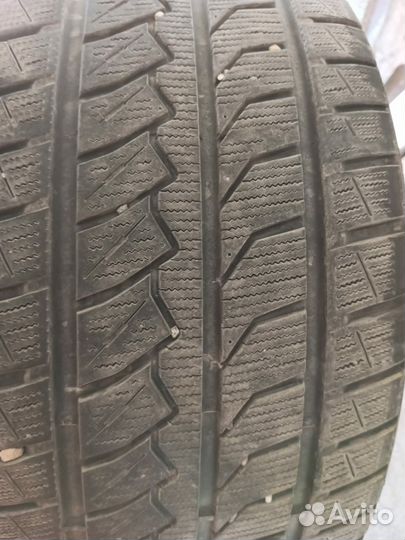 Автомобильные шины зимние 245/40 R18