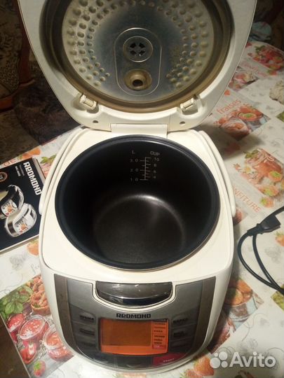 Мультиварка Redmond