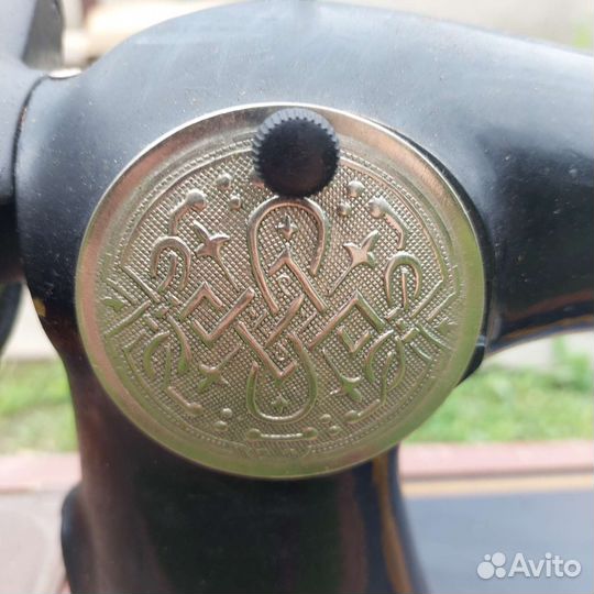 Машинка швейная старинная (на запчасти)