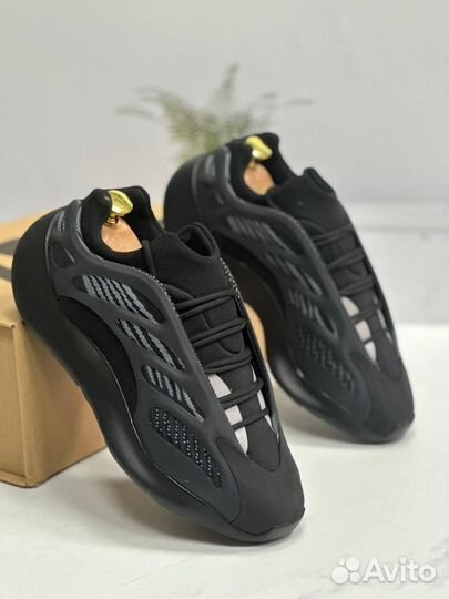 Кроссовки Adidas yeezy boost 700