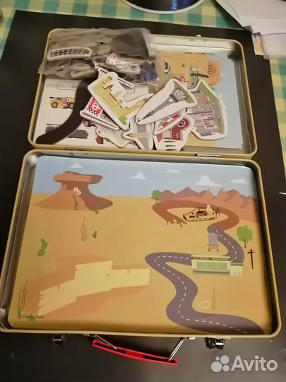 Disney Умный чемоданчик Тачки.Книга Самые быстрые