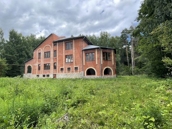 Коттедж 700 м² на участке 18 сот.