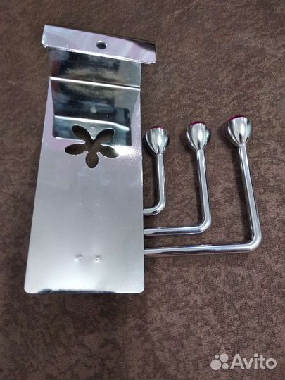 Вешалка надверная