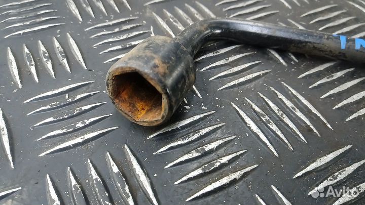 Ключ колесный toyota RAV 4 ZSA3 2007