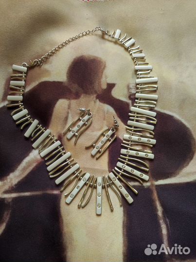 Серьги, колье, браслет - комплект бижутерии