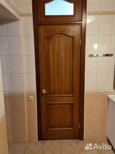 Двери межкомнатные из массива б/у с коробкой