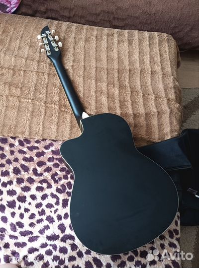 Акустическая гитара