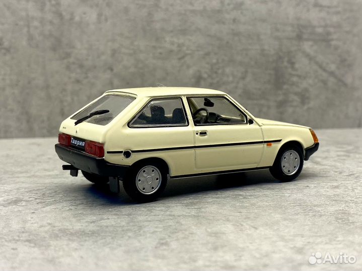 Коллекционная модель заз-1102 таврия 1:43