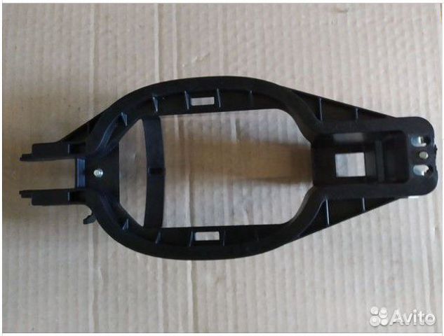 Кронштейн ручки двери передний левый Land Rover