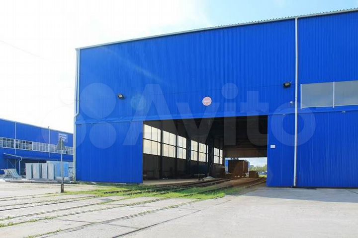 Холодный склад с ж/д путями и кранами