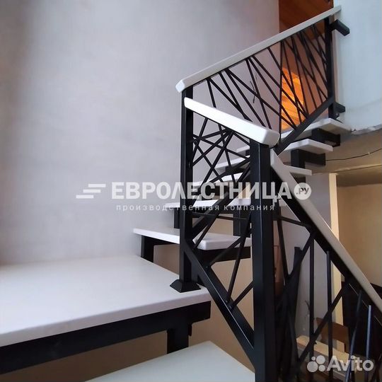 Лестница на металлическом каркасе