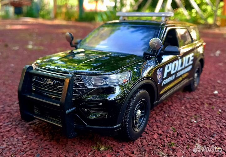 Ford police interceptor utility 1/24