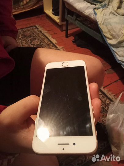 Телефон iPhone 7