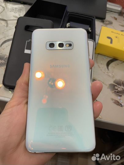 Samsung Galaxy S10e, 6/128 ГБ