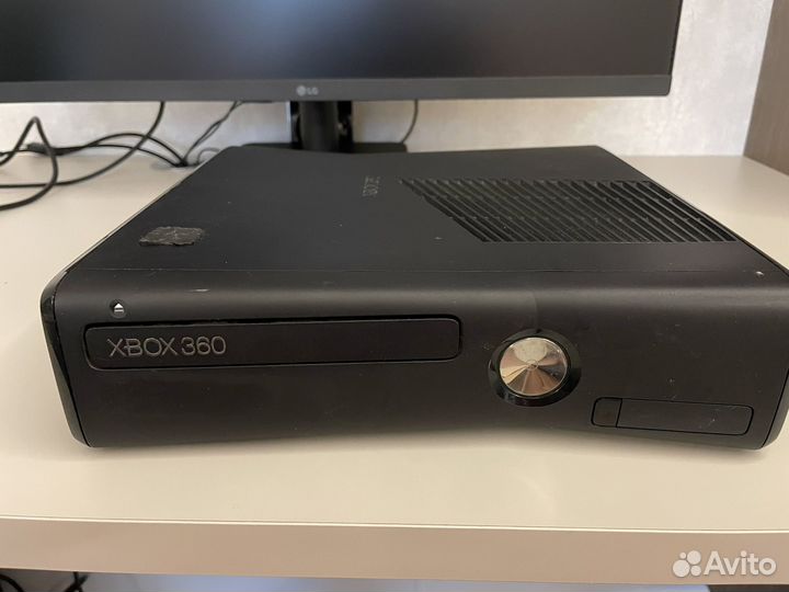 Xbox 360 + 2 геймпада 36игр