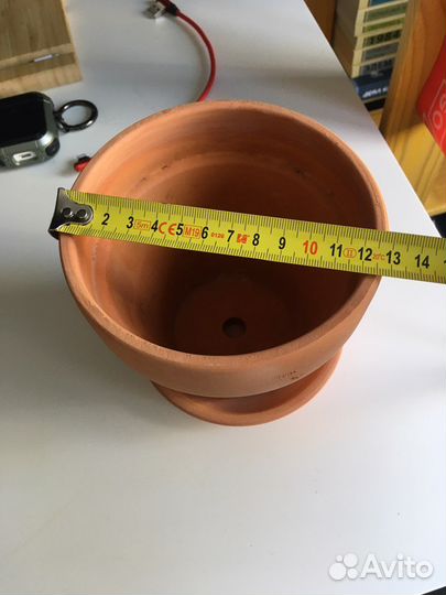 Глиняный горшок для цветов