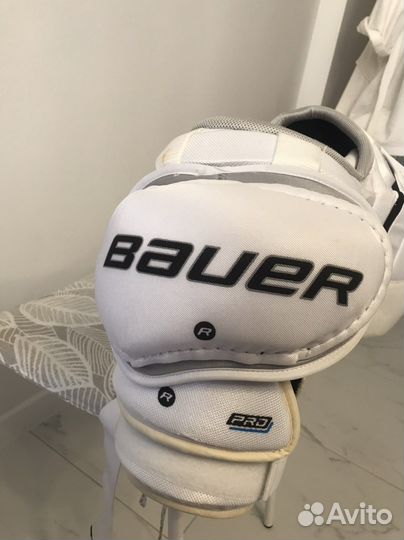 Нагрудник хоккейный Bauer Pro