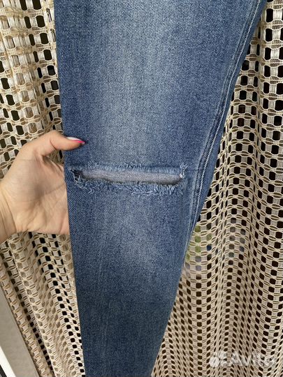 Джинсы с разрезами