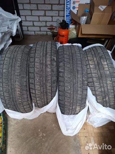Bridgestone Blizzak Revo GZ 235/55 R17