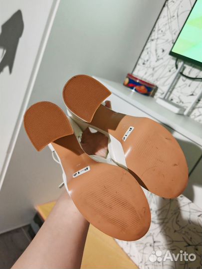 Туфли на высоком каблуке