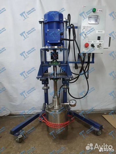 Лаборатоный Диссольвер с Вакуумной Емкостью на 10л