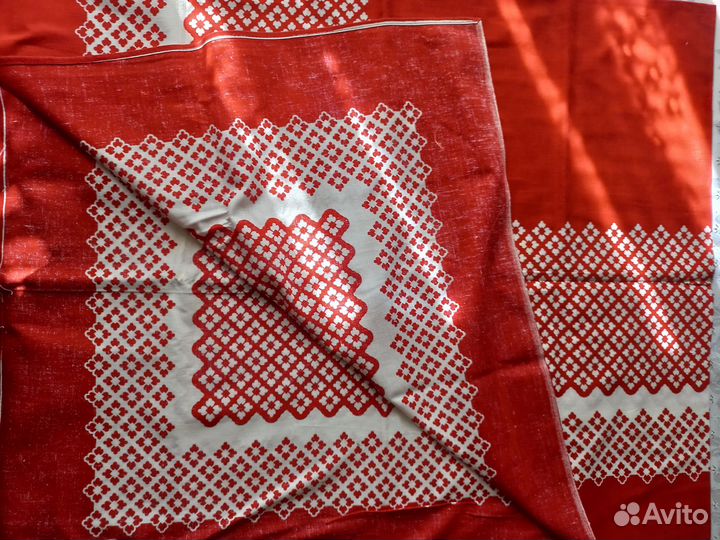 Скатерть красная с белым орнаментом,новая, ГДР