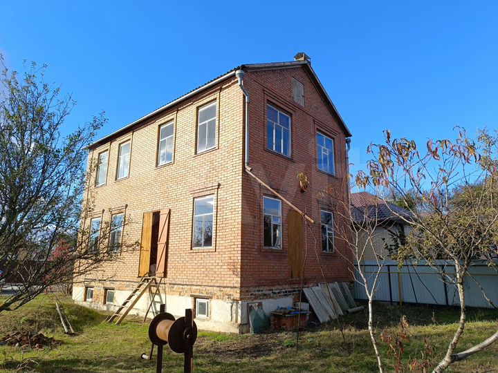 Дом 175 м² на участке 12 сот.