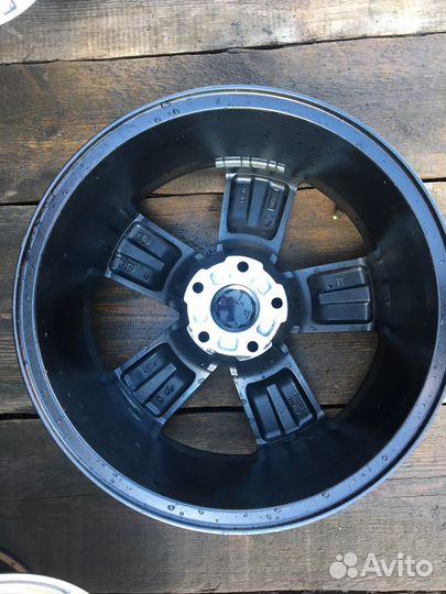 Продам литые диски R17 5/114