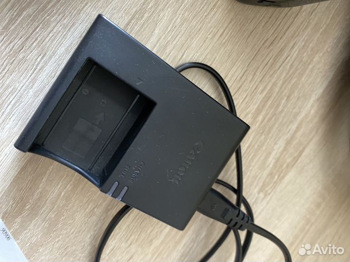 Зеркальный фотоаппарат Canon 250D