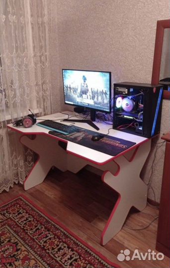 Компьютерный стол геймерский