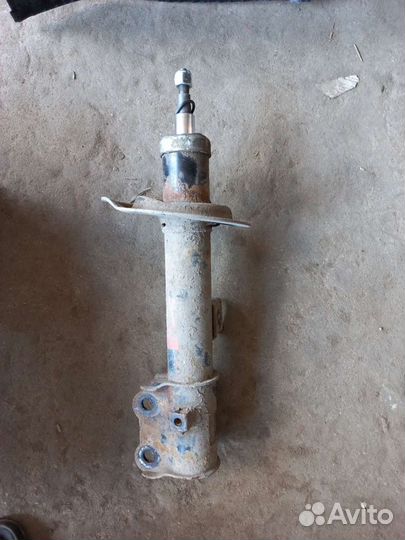 Амортизаторы передние на Hyundai aix 35