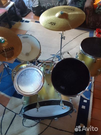 Музыкальный инструмент барабан