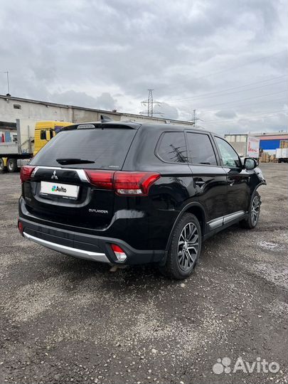 Mitsubishi Outlander 2.0 CVT, 2017, битый, 80 000 км