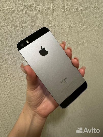 iPhone SE, 32 ГБ