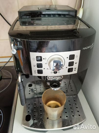 Кофемашина delonghi magnifica s