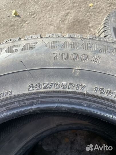 Bridgestone Ice Cruiser 7000S 235/65 R17