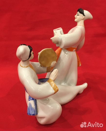 Статуэтка фарфоровая. Перепляс с Бубном. СССР