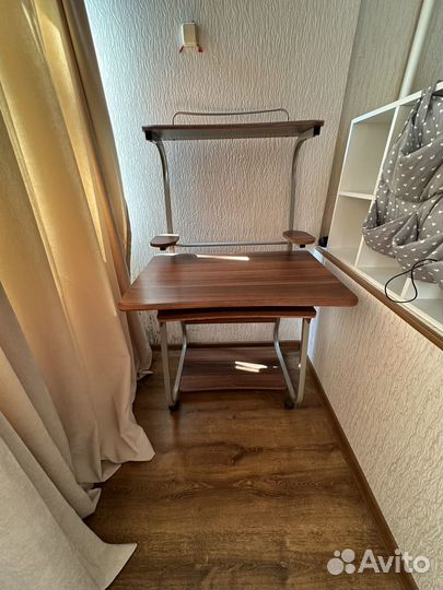 Компьютерный стол, удобный компанкный