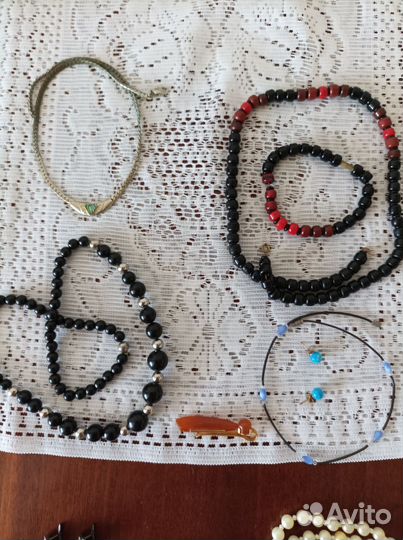 Бусы и броши. Бижутерия