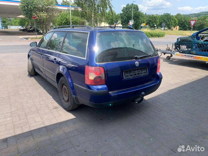 Петля двери передней левой Volkswagen Golf 4 2004