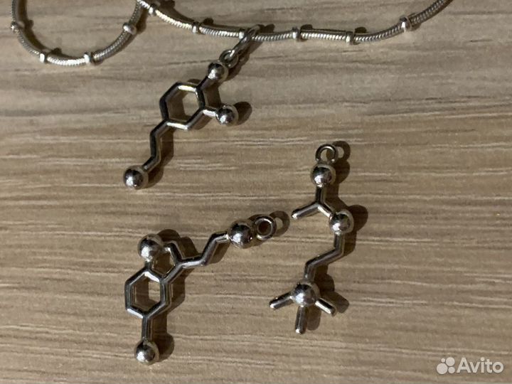 Серебряная подвеска на цепочке made with molecules