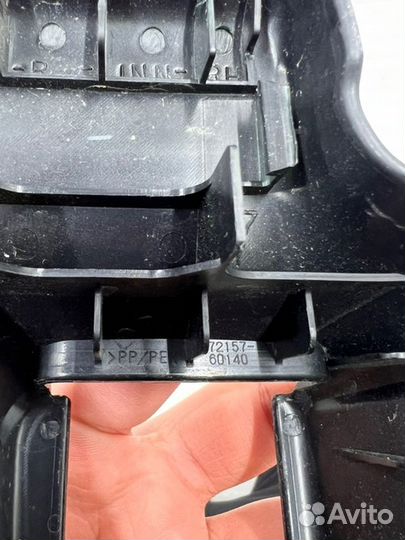 Накладка салазки сиденья Тoyota Land-Cruiser 200