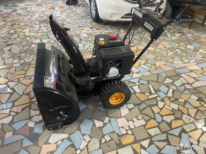 Снегоуборщик бензиновый