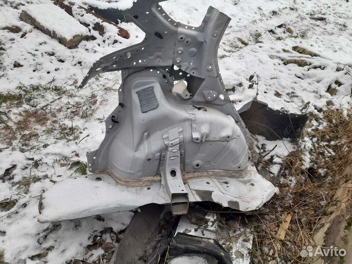 Левая внутринея часть заднег крыла рав 4 40 кузове