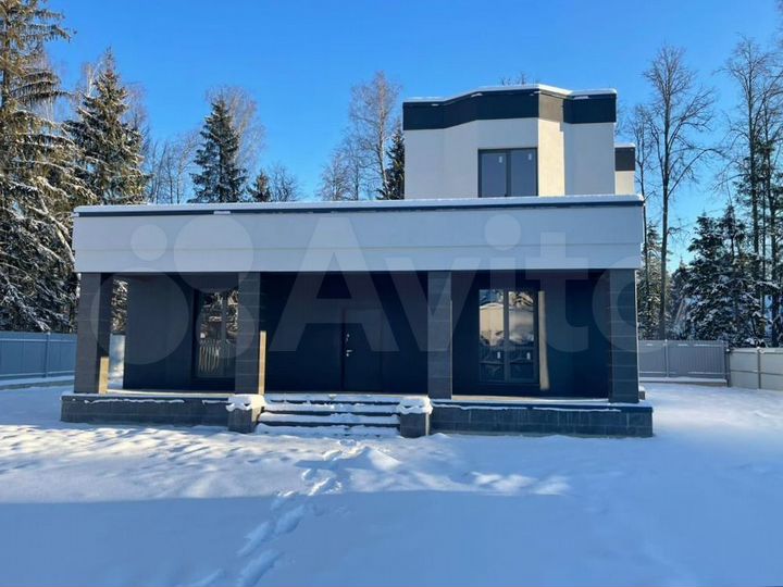 Дом 322,9 м² на участке 9,9 сот.