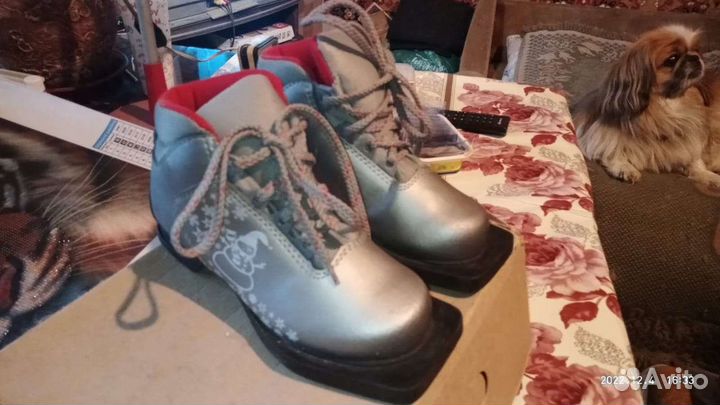 Лыжные ботинки детские 31, 35