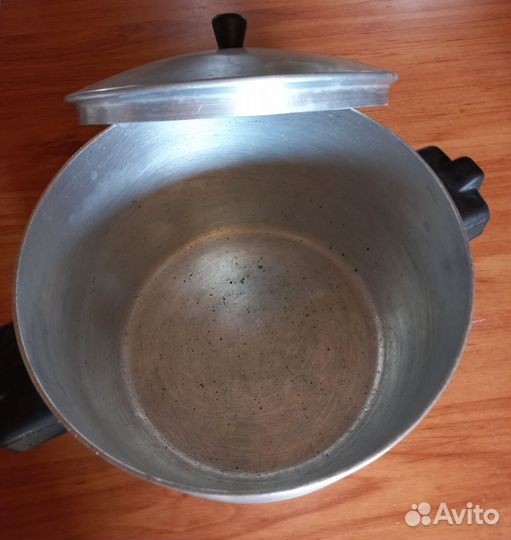 Кастрюля алюминиевая