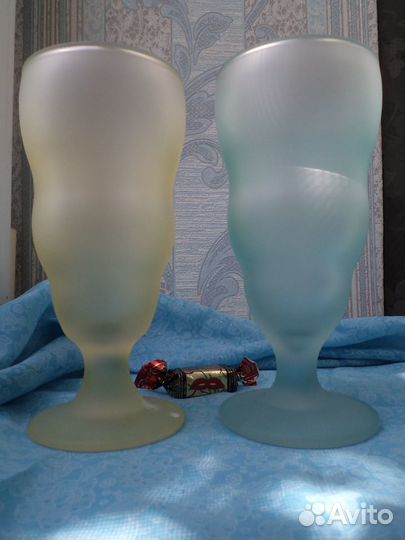 Ваза для конфет на ножке