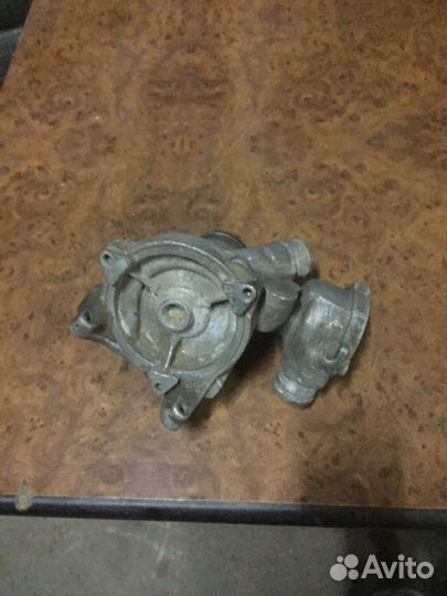 Водяной помпа Mercedes W124 /M103