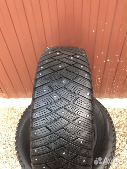 Goodyear Ultra Grip Ice Arctic 2 215/65 R16 98T